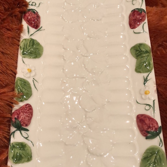 🍓🍃Stunning hand painted ceramic serving piece🌼 - Picture 8 of 12